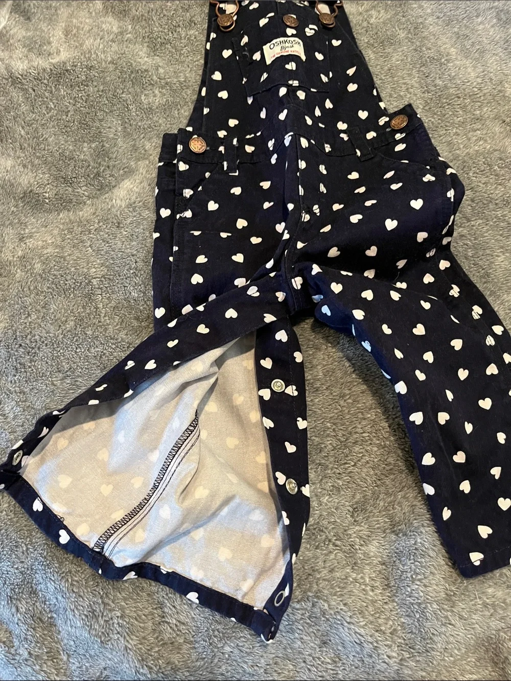 💕 2/$15 Oshkosh Navy Blue w/Hearts Overalls-12M